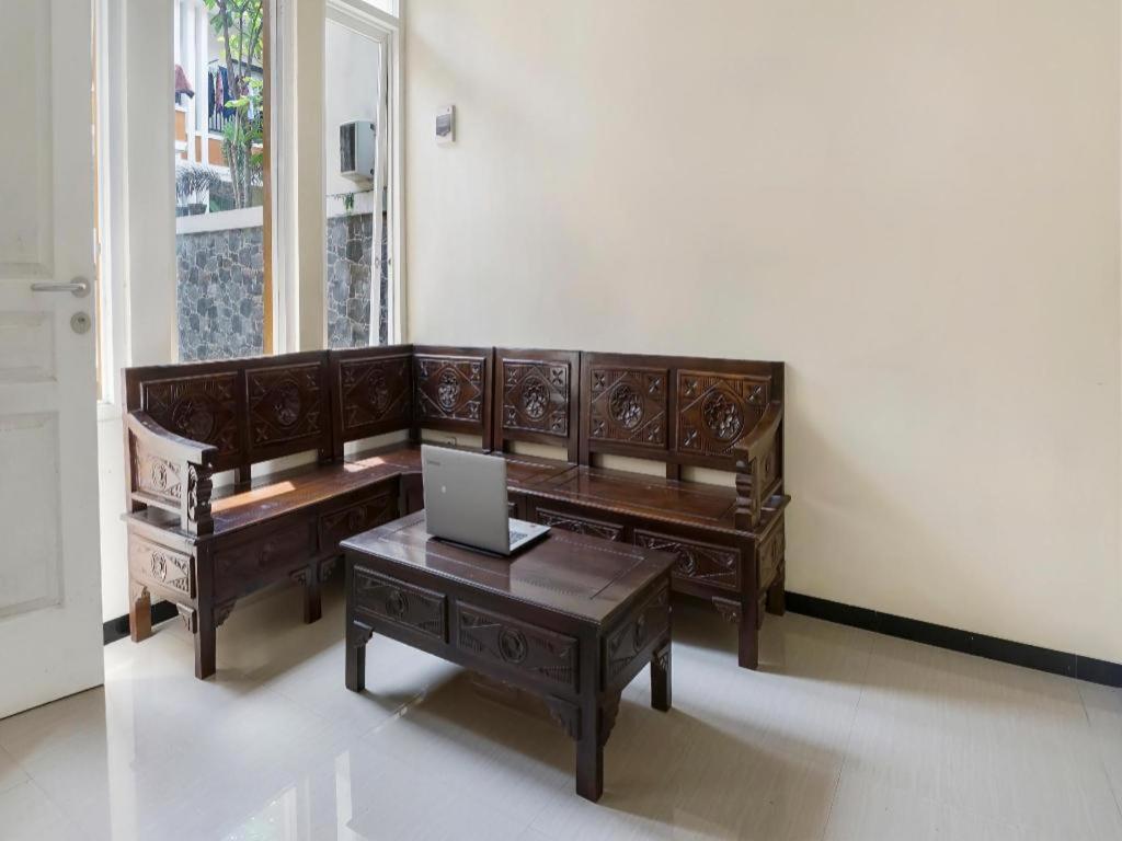 Oyo 90786 De Campus Syariah Hotel 2*