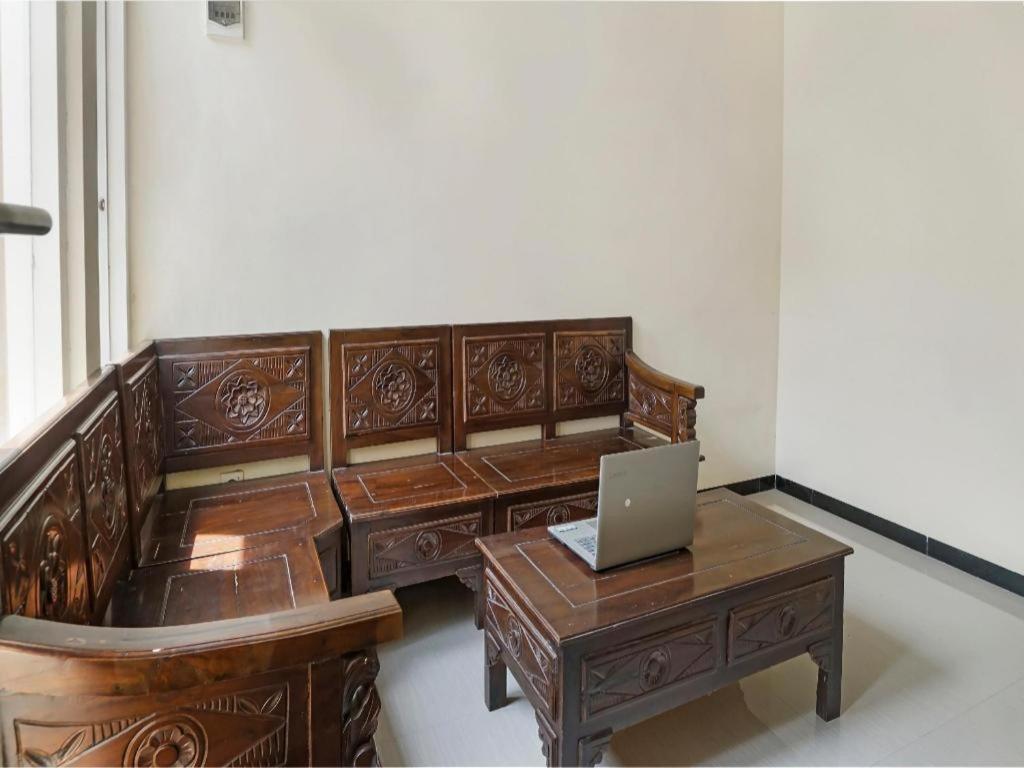 Oyo 90786 De Campus Syariah Malang